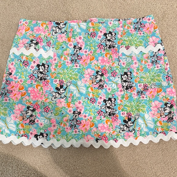 Lilly Pulitzer Pants - Lilly Pulitzer NWOT Lilly Hearts Disney Gardner Skort!